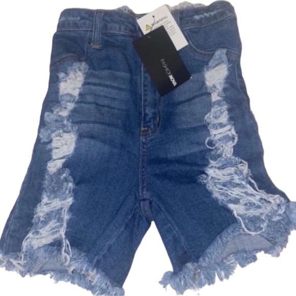 Fashion Nova Women's / Juniors Size 5/27 Yes Now Distressed Bermuda Shorts - Picture 2 of 9